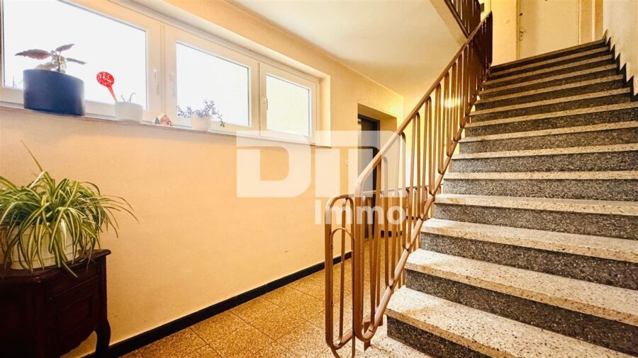 (R)eserviert!Gepflegte Dreizimmerwohnung mit Balkon in infrastrukturell günstiger Lage - Treppenhaus